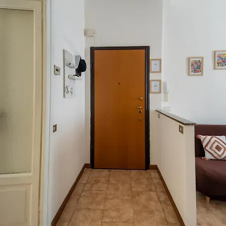 Elegant Near Metro Porta Romana,3 Fermate Subway-stop A Duomo, Wifi-netflix Free Appartement Milan