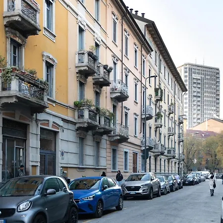Elegant Near Metro Porta Romana,3 Fermate Subway-stop A Duomo, Wifi-netflix Free Appartement *