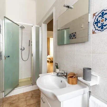 Elegant Near Metro Porta Romana,3 Fermate Subway-stop A Duomo, Wifi-netflix Free Appartement Milan