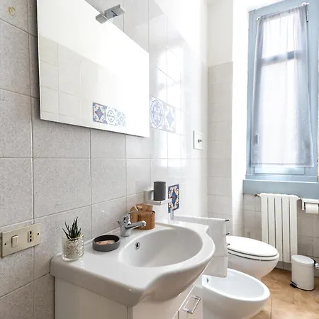 Elegant Near Metro Porta Romana,3 Fermate Subway-stop A Duomo, Wifi-netflix Free Appartement