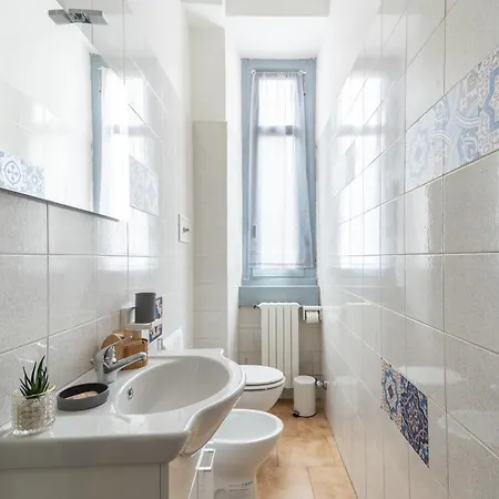 Appartement Elegant Near Metro Porta Romana,3 Fermate Subway-stop A Duomo, Wifi-netflix Free *